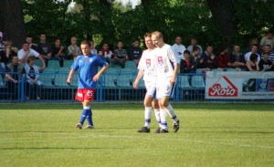 W jasnych koszulkach od prawej:Robert Mirosław i Borys Kaczmarski