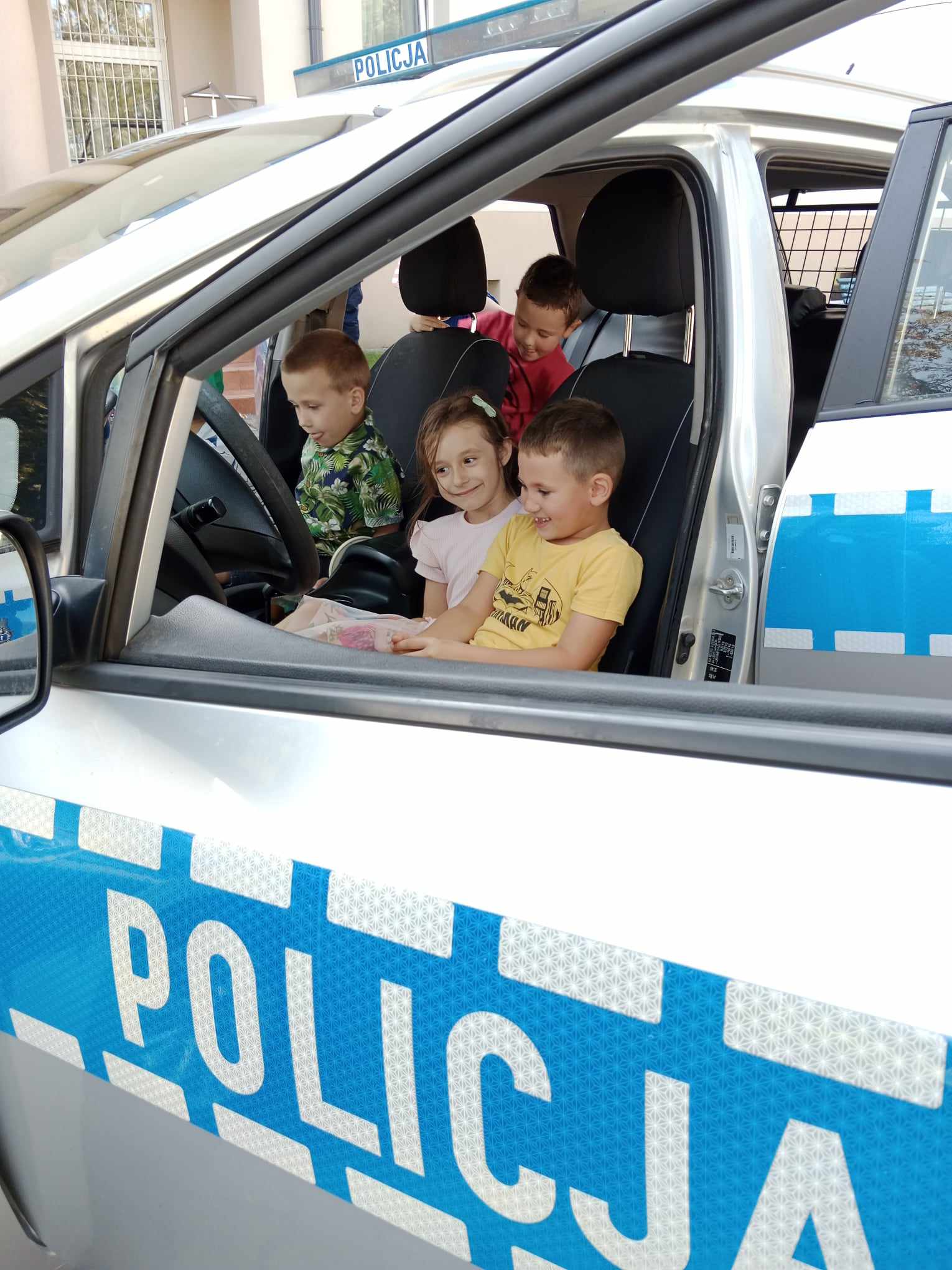 Wizyta policjantów u przedszkolaków