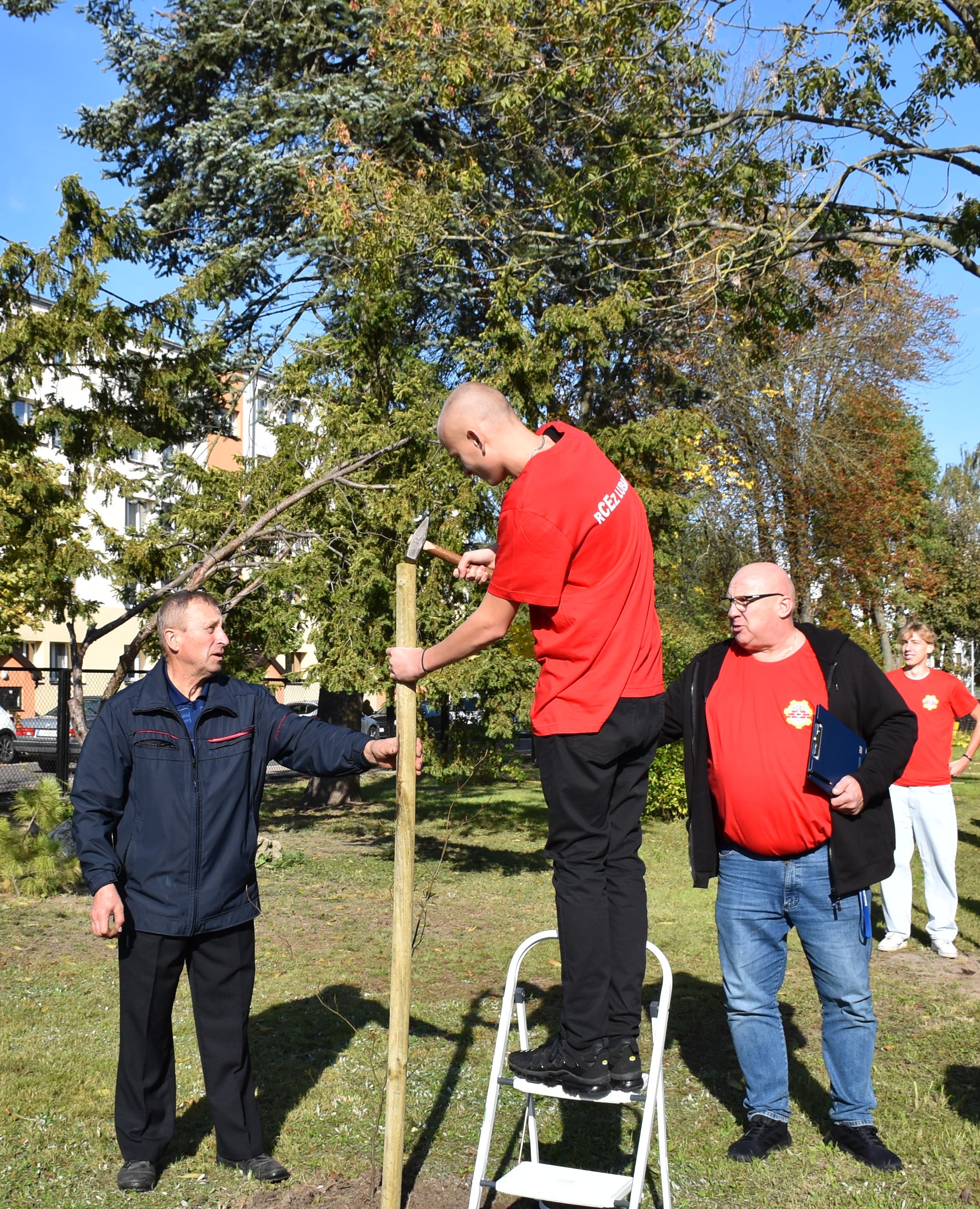 Sadzimy drzewa z Sąsiadami – ekologiczna akcja w RCEZ