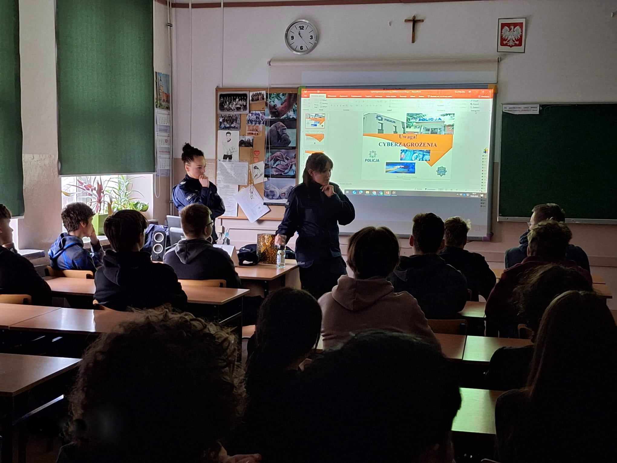 Cyberprzemoc, kradzież tożsamości, phishing