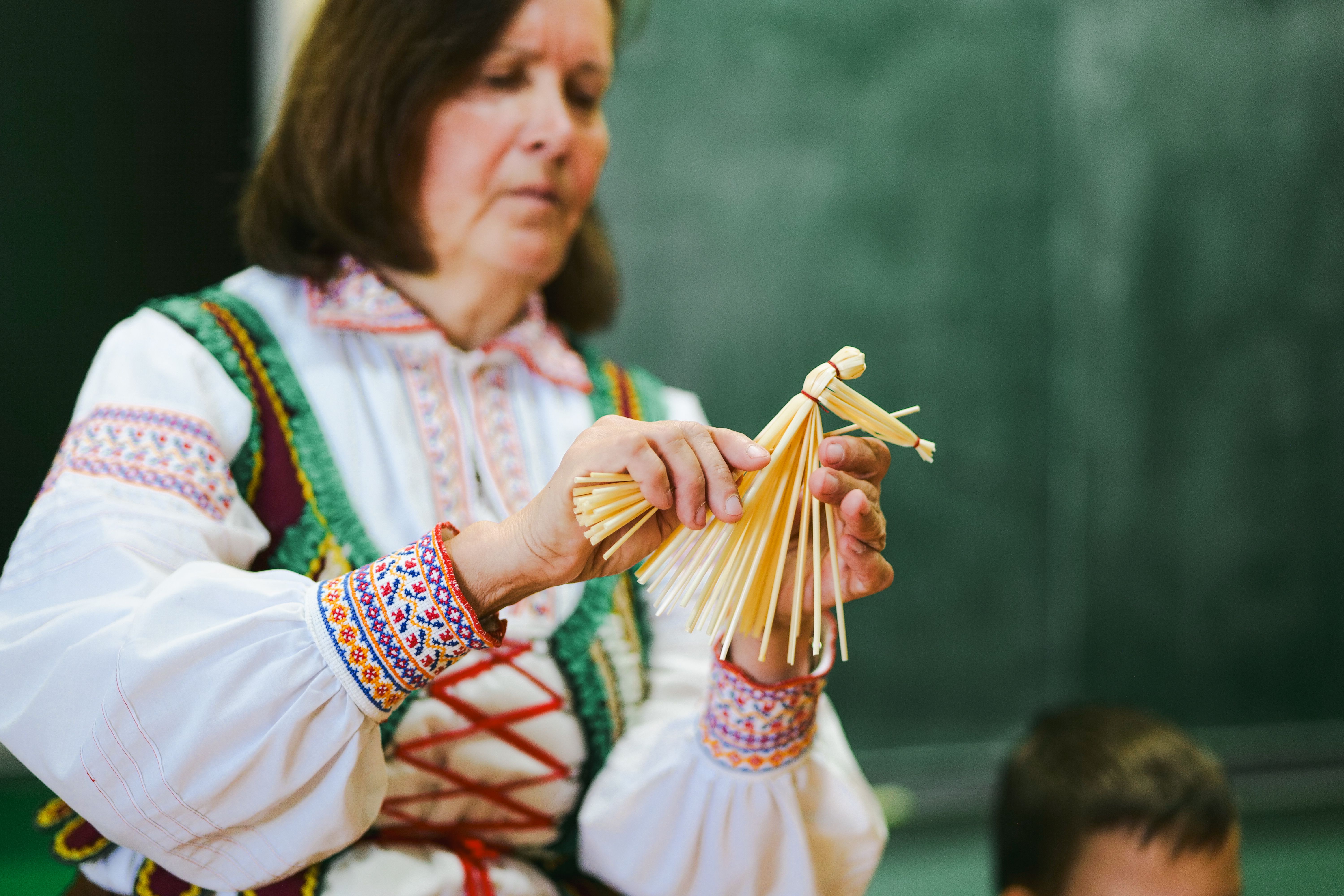 Wokół słomy i kwiatów – tradycje ludowe na Lubelszczyźnie