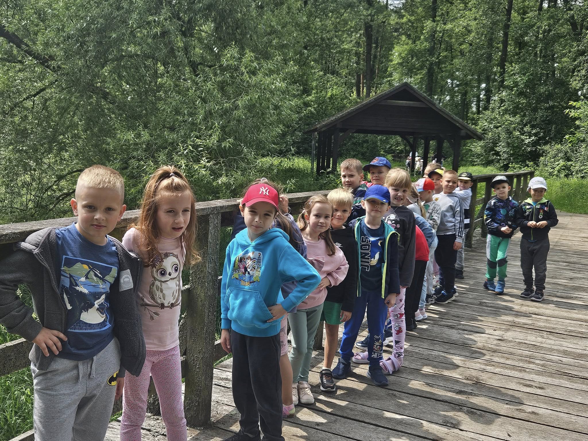 Przedszkolaki na ścieżce przyrodniczej „Bobrówka”