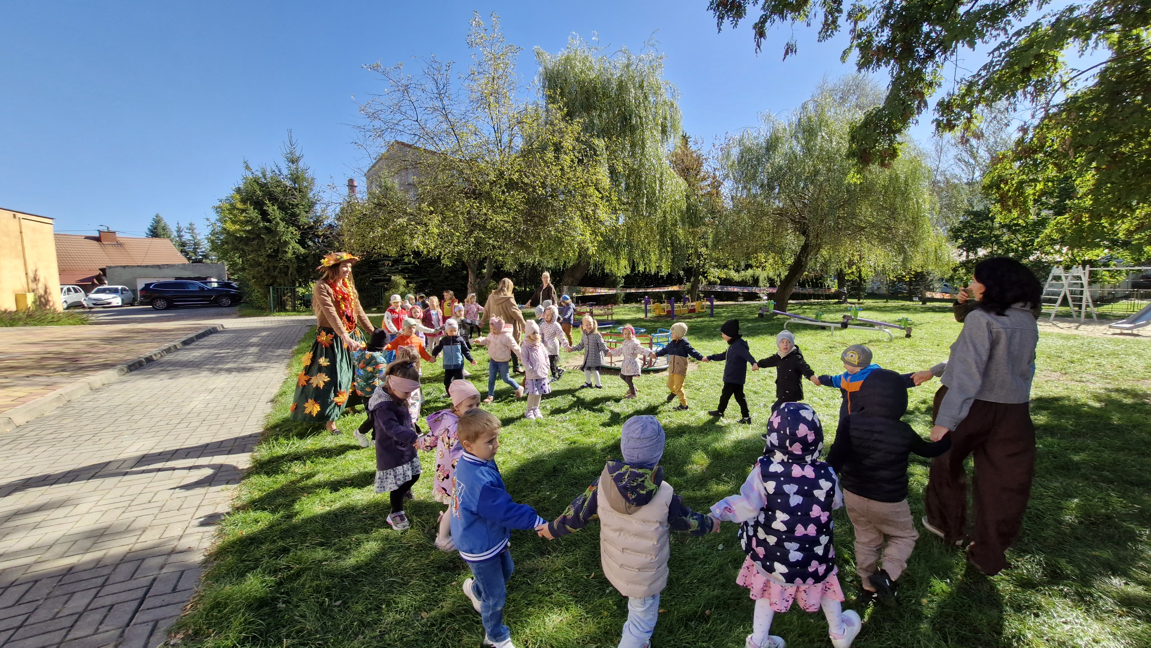 Kolorowe powitanie Pani Jesieni w Przedszkolu Miejskim nr 4