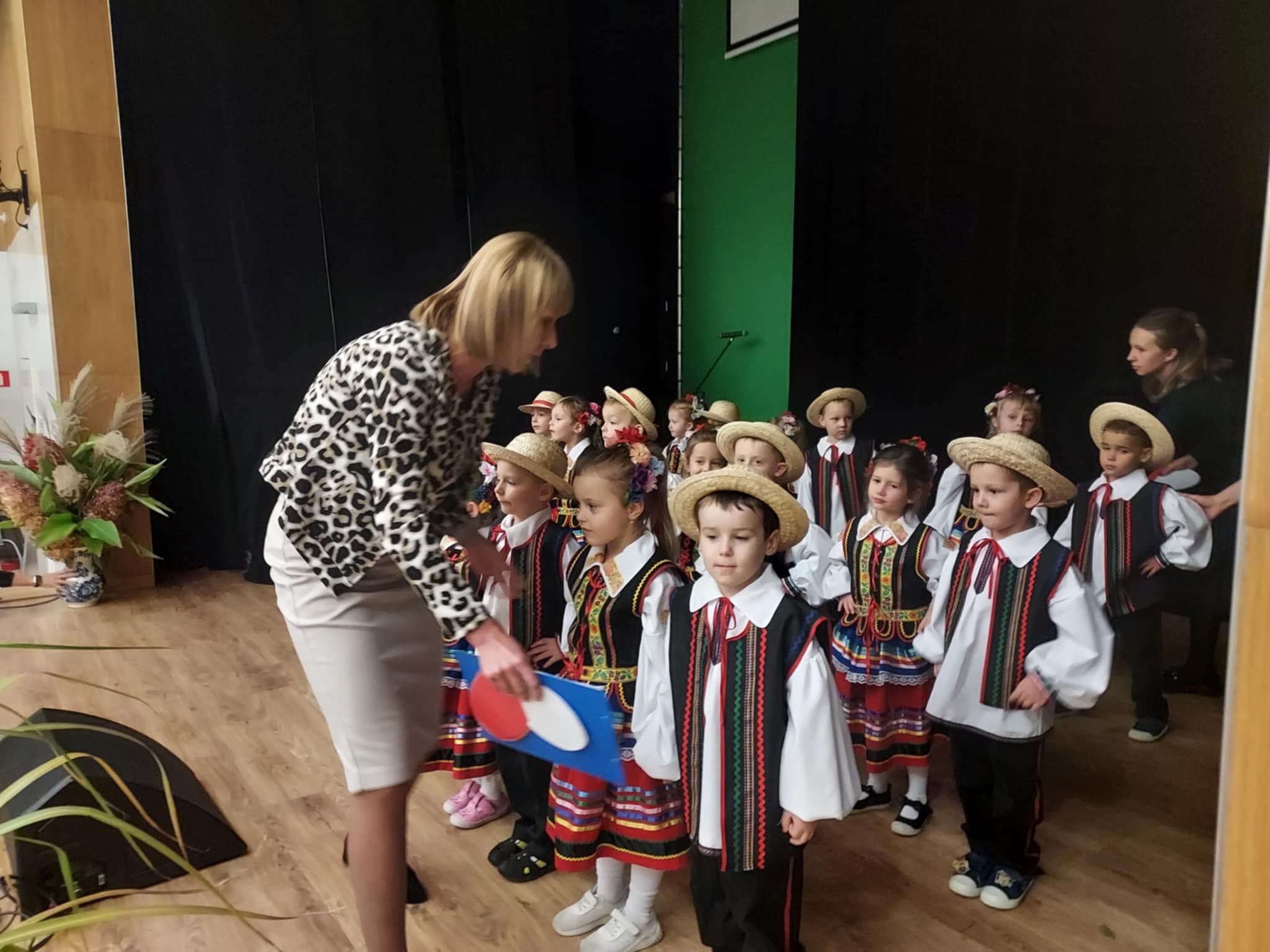 Przedszkolaki na Dniu Seniora