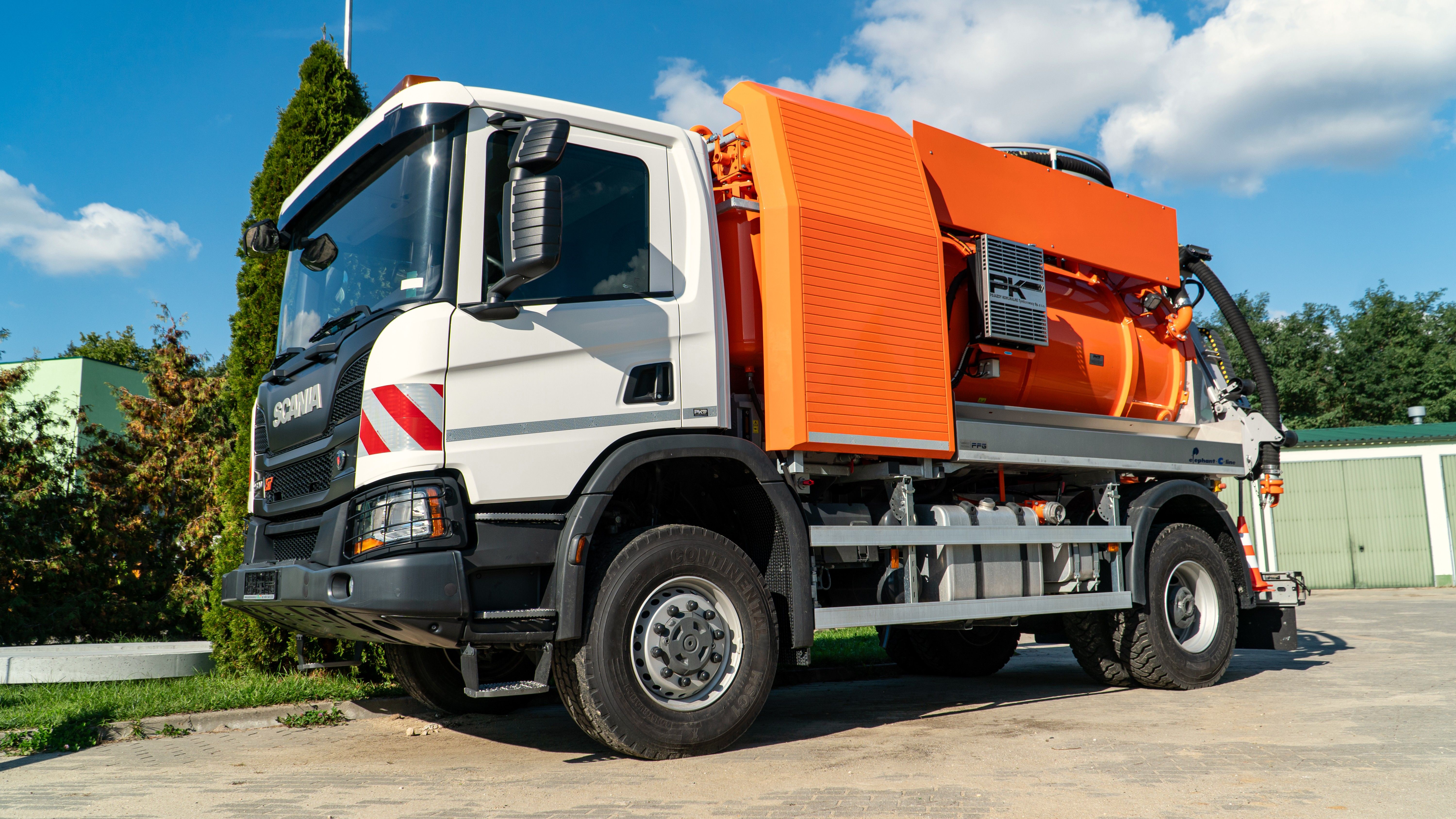 Zakład Usług Komunalnych i Mieszkaniowych w Lubartowie otrzymał pierwszy pojazd w ramach dużej inwestycji