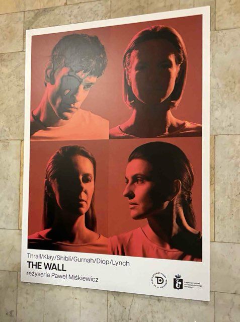 Scena44, Ściana i Dramatyczny…