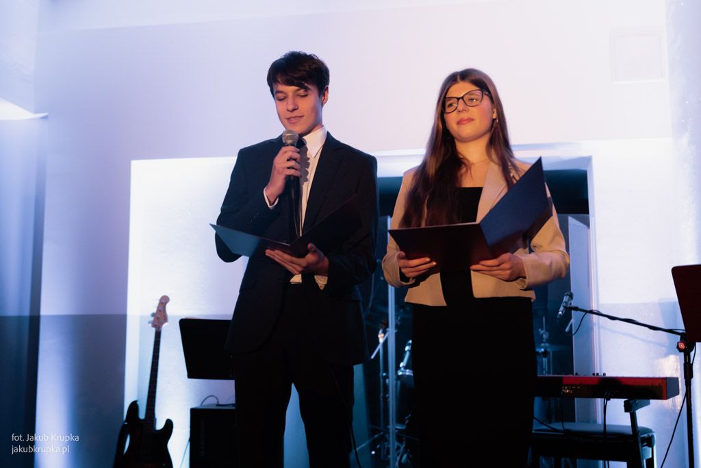 Poetycka podróż z Kawiarnią Poetów II LO