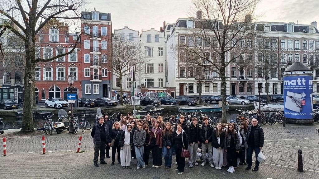 TRZY STOLICE Z II LO