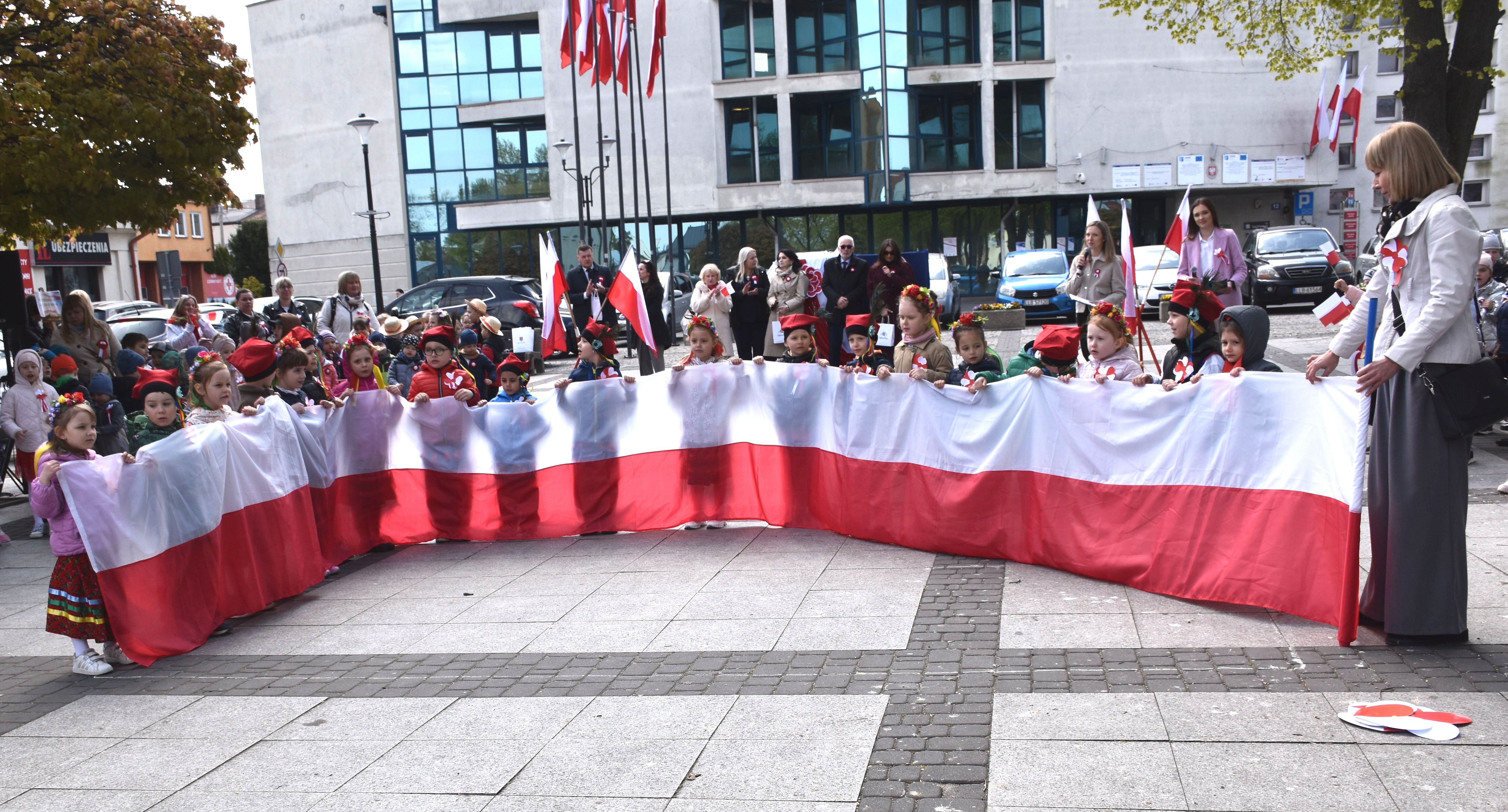 Przedszkolaki świętowały Dzień Flagi