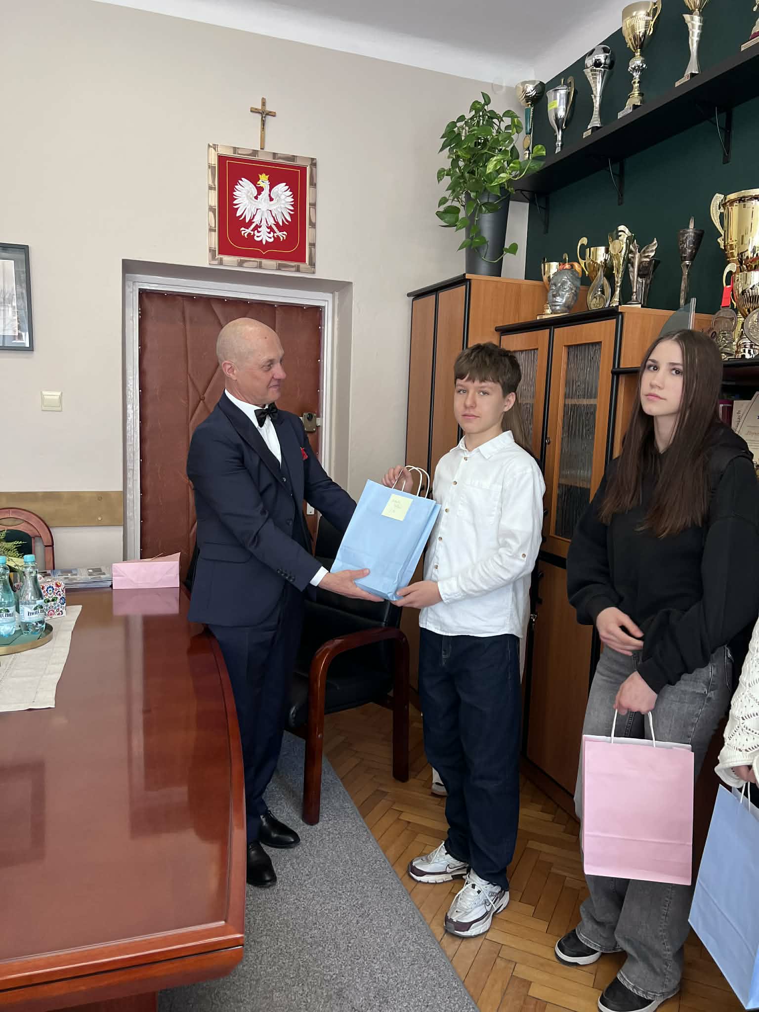 Sukces uczniów I LO w Lubartowie w Powiatowym Konkursie Plastycznym „Mój autorytet”