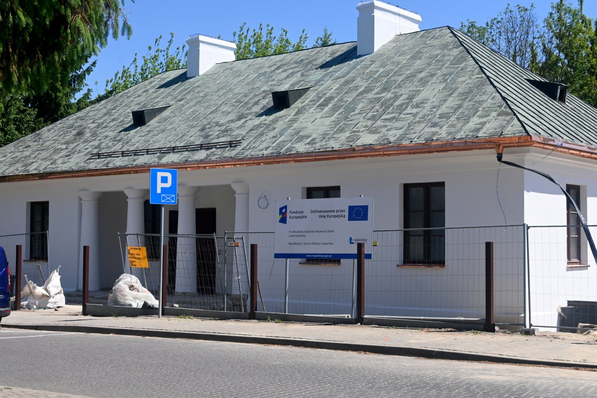 Nowa elewacja, okna i wnętrza. Trwa przebudowa Muzeum Ziemi Lubartowskiej