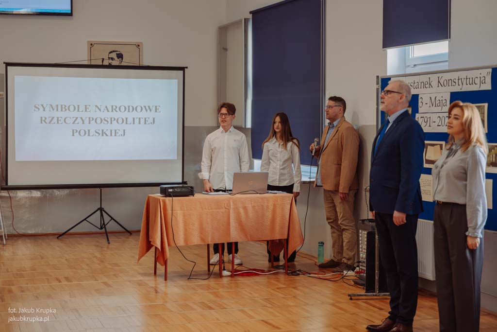 Gra edukacyjna „Przystanek Konstytucja” w II LO