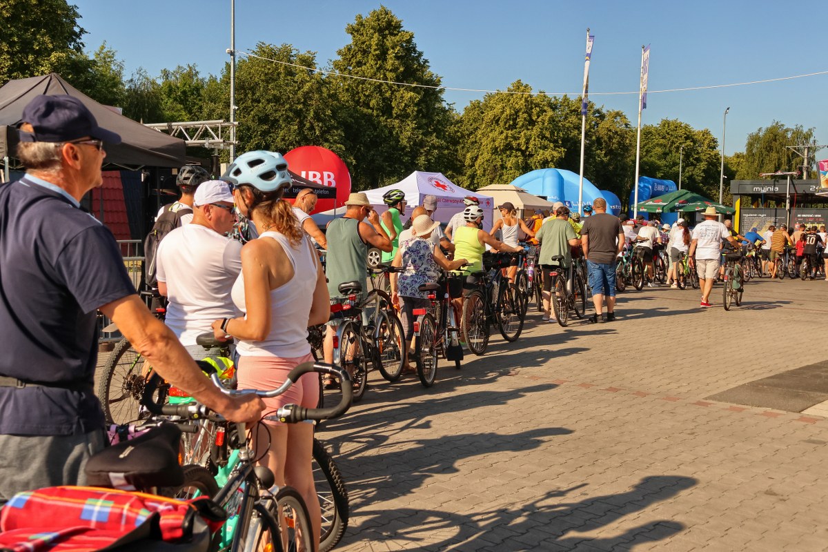 Rowerzyści opanowali Lubartów. XXXII Święto Roweru trwa mimo upału