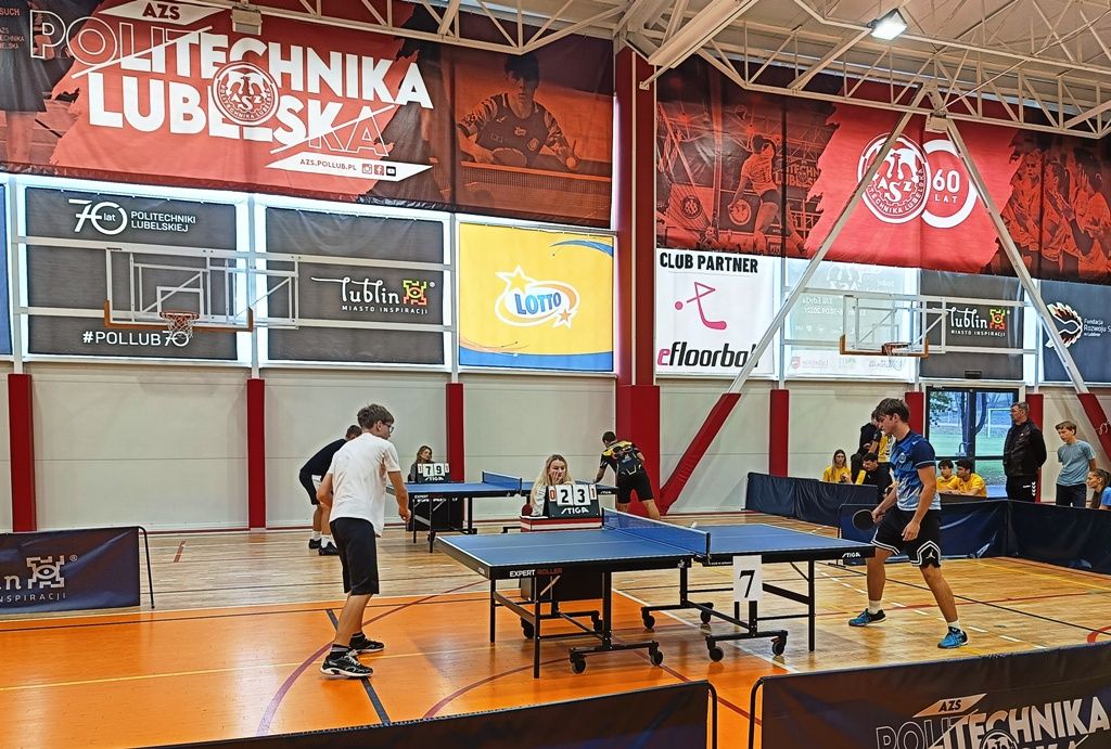 Sukcesy uczniów II LO w Turnieju Tenisa Stołowego