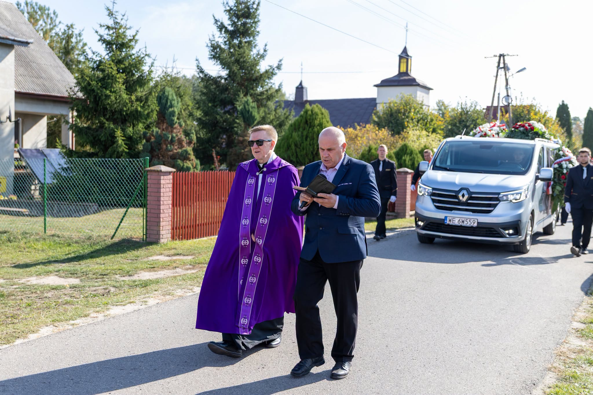 Po ponad 80 latach doczekali się godnego pochówku. Uroczystości pogrzebowe 27 nieznanych ofiar II wojny światowej